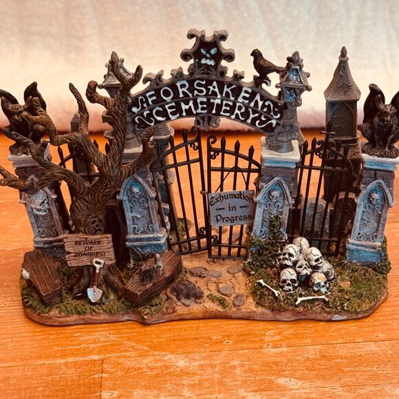 LEMAX 2004 Spooky Town Forsaken Cemetery Gate Black Fence Halloween 43421 w/ Box - Picture 3 of 4